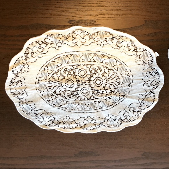 Doily Lace Oval Scalloped Edge Place Mats (4) 17.5" x 12" - Picture 4 of 9
